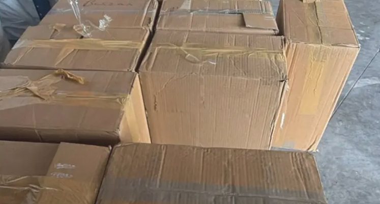 Митничари задържаха 230 000 контрабандни цигари, скрити в камион с медни стружки