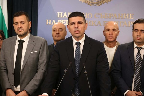 ДБ искат Русия да обещае да спре атаките по кораби в икономическата ни зона