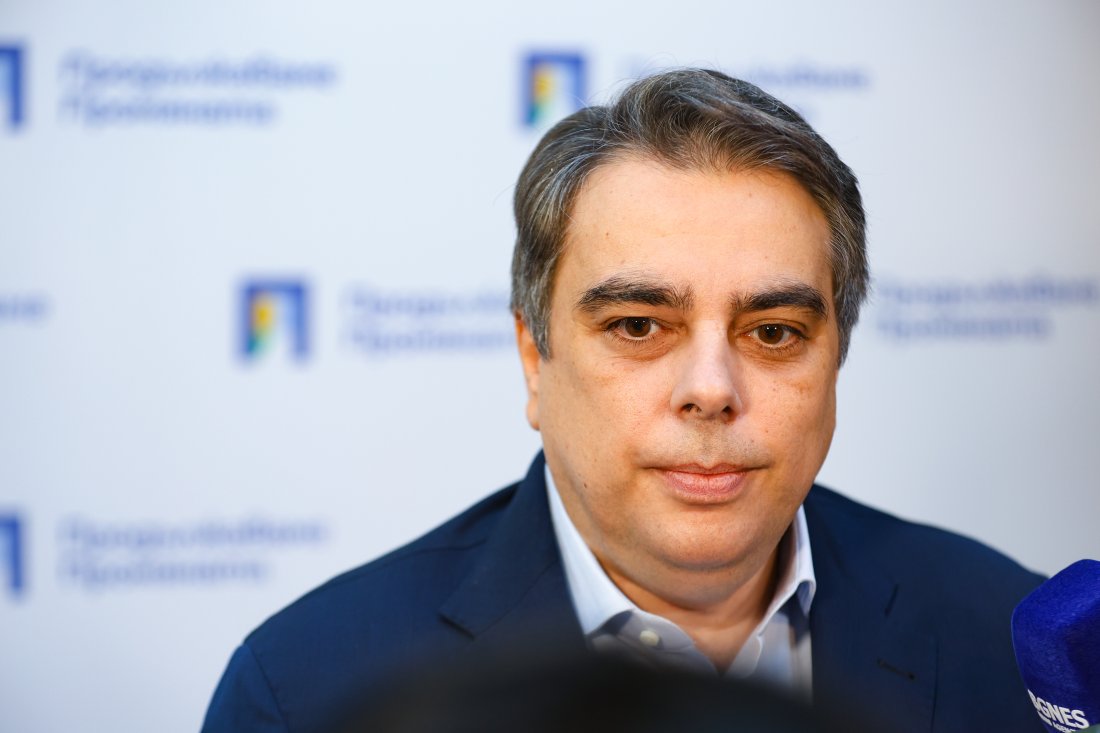 Този човек, ако не говори за финансови схеми или хомосексуализъм - не бива да бъде слушан изобщо