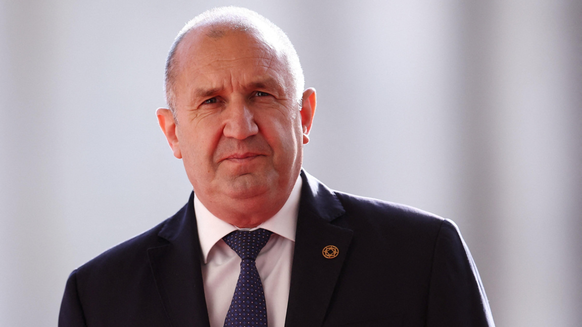 Радев: Няма място за истерия. Необходимо е хладнокръвие и трезва преценка. Безкрайното превъоръжаване е по-скъпо от дипломацията за мир