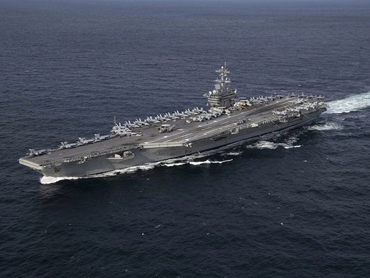 След рекордните 250 дни в морето US самолетоносачът USS Abraham Lincoln акостира в Тайланд
