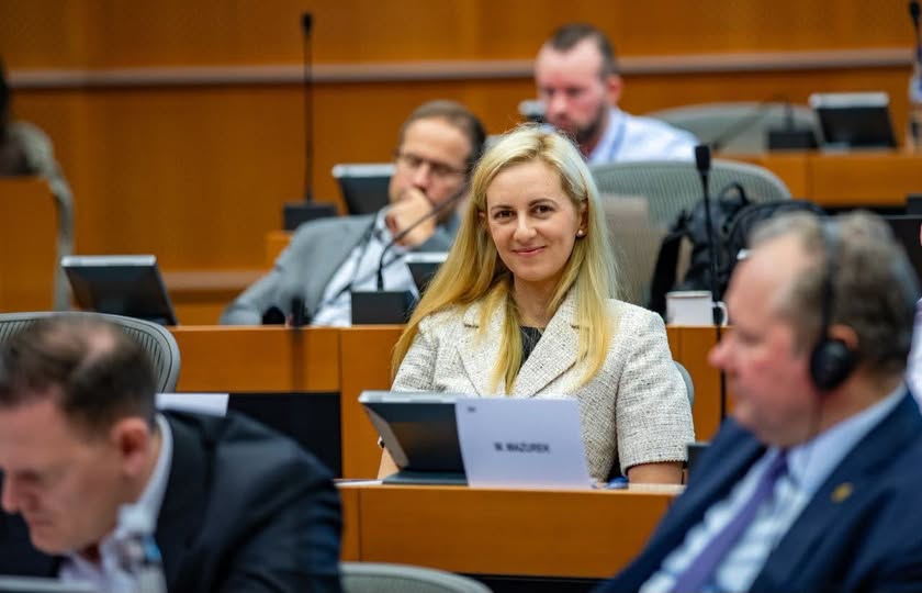 За да финансираш нещо толкова голямо в потъващия Титаник на Еврозоната, ти трябва капитал и той случайно се оказва в джобовете на обикновените хора?