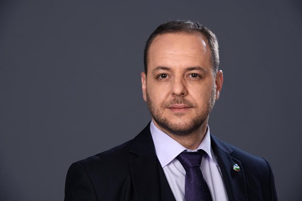 Прокуратурата обвини Борислав Сандов, превишил властта си като подписал споразумение с НПО-то на Калушев