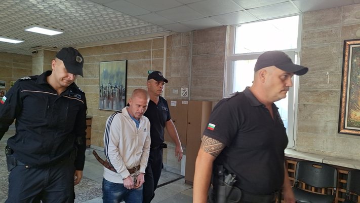 Убитият в кравеферма в Съединение умъртвен с десетки удари