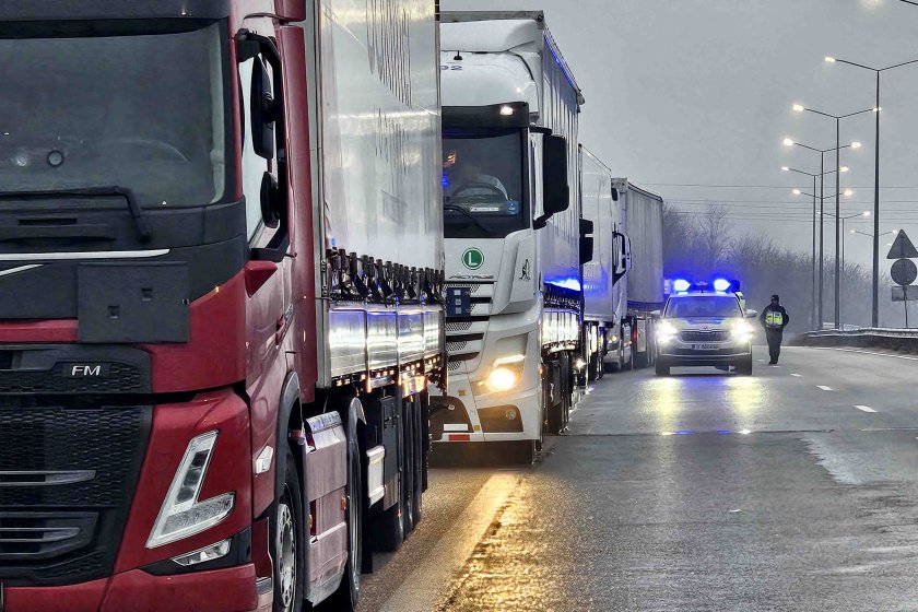 ПБ предлага пълна забрана за изпреварване на магистрала от тирове над 12 тона