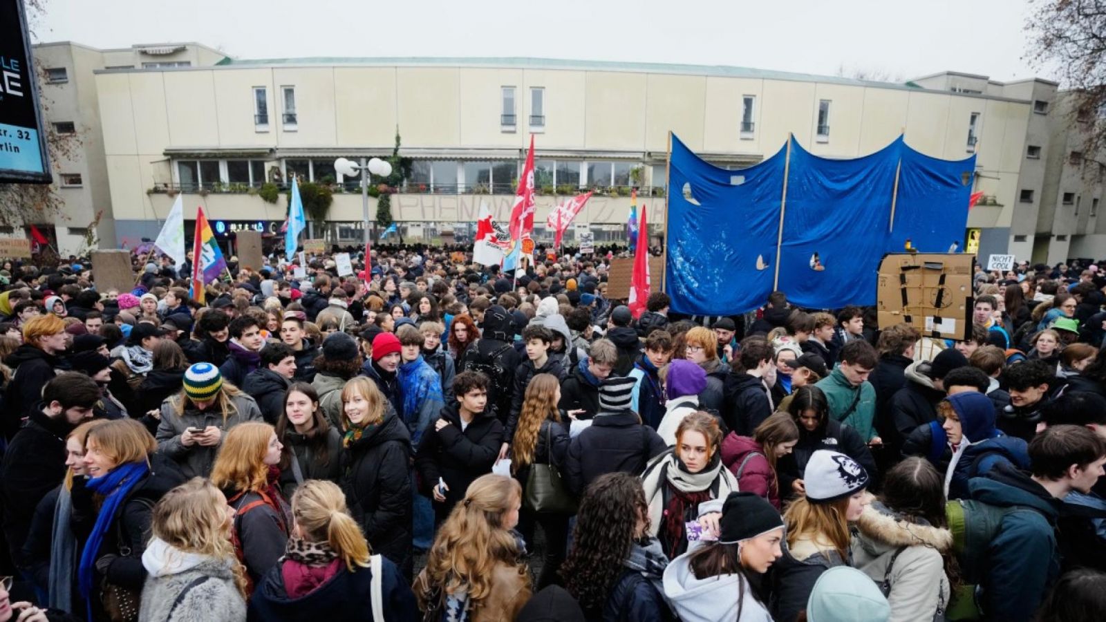 Училищен бунт в Германия: Протести срещу военната служба в 100 града