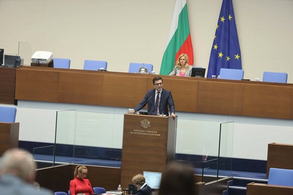 Кабинетът ще определи минималната заплата, индексите и сумата тепърва ще бъдат обявени