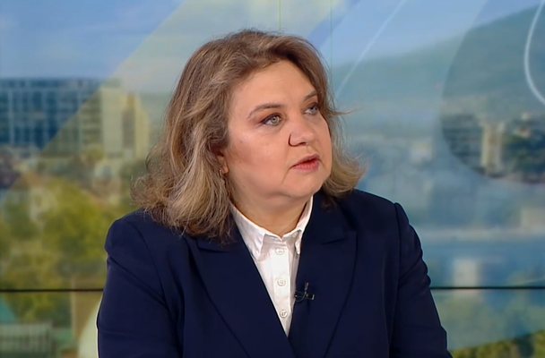 Наталия Киселова дава съвети как да скрием домашната ракия от Гълъб Донев