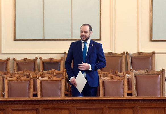 Бившият екоминистър Сандов вече е с обвинение и мярка 