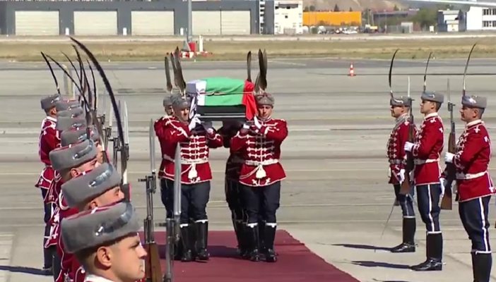 Eдин куп глупендъри пишат статуси от типа: “А дали е сигурно, че това са костите на цар Самуил… Кой ще ни каже?”