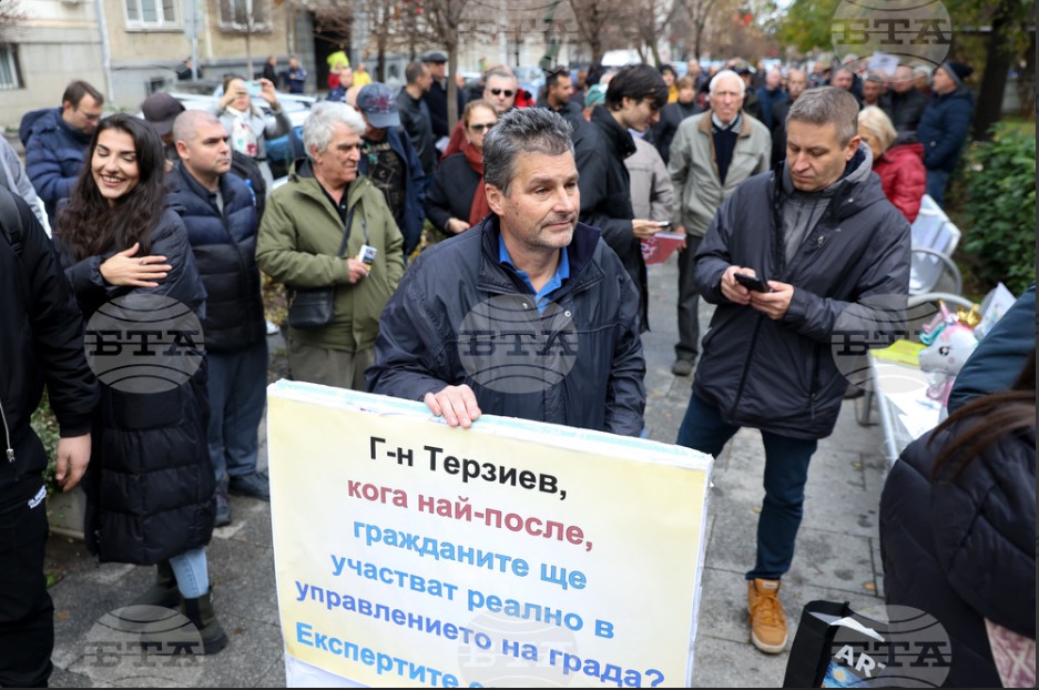 Протестиращи: СО заблуждава, че ще реши нерешим проблем с паркирането, това е рекет