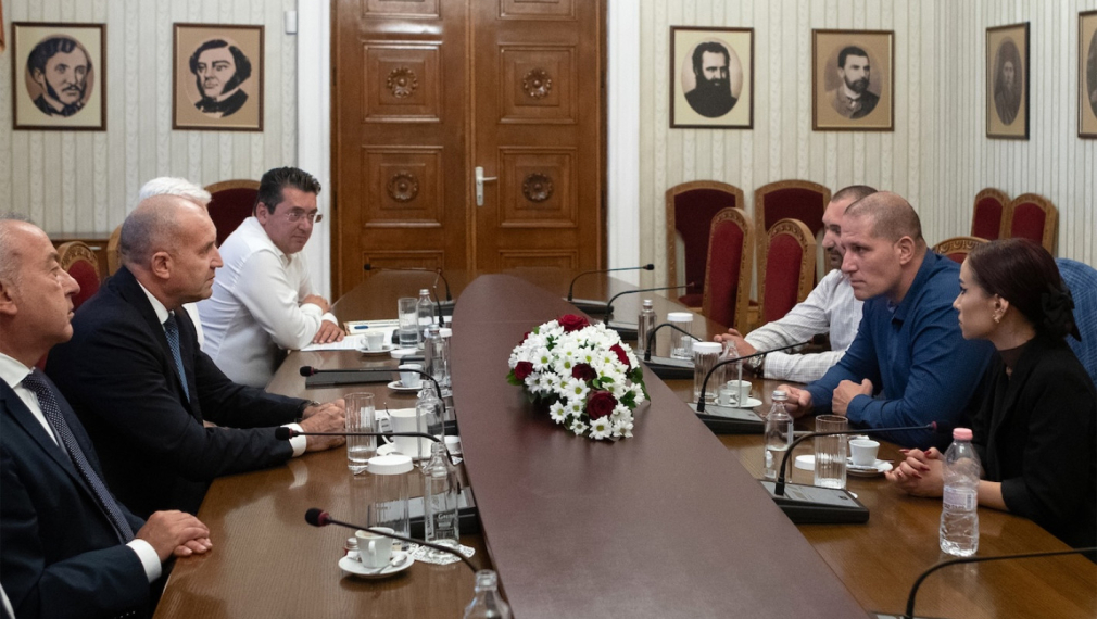 Румен Радев сезира институциите след среща със Станислав Цанов за нередности във ВМЗ-Сопот