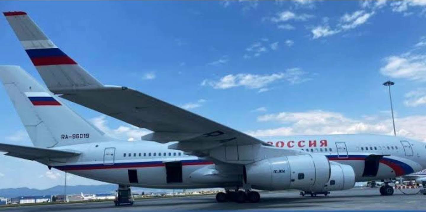 Два самолета само за един уикенд качиха и експулсираха 70 руски дипломати, а Невзоров?