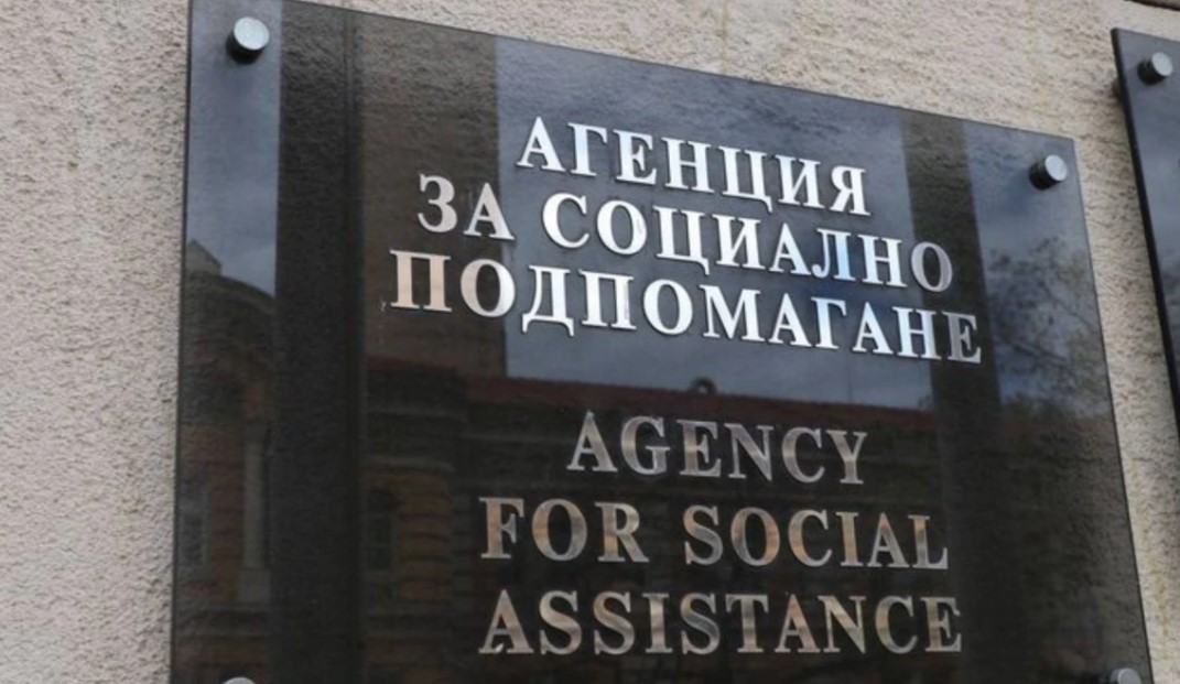 Кандев: Служител на 