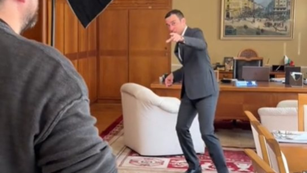 Терзиев танцува по време на фотосесия (видео)