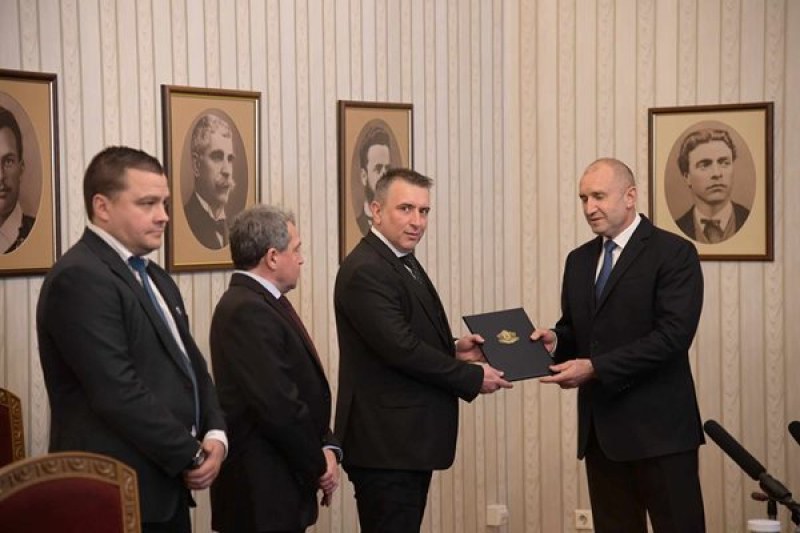 Утре президентът Румен Радев връчва третия мандат на ИТН
