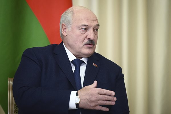 Лукашенко: Беларуски войски са разположени по цялата граница с Украйна