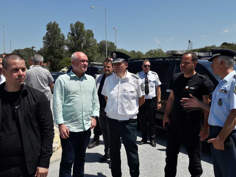 Главчев с идея: За да няма опашки на 