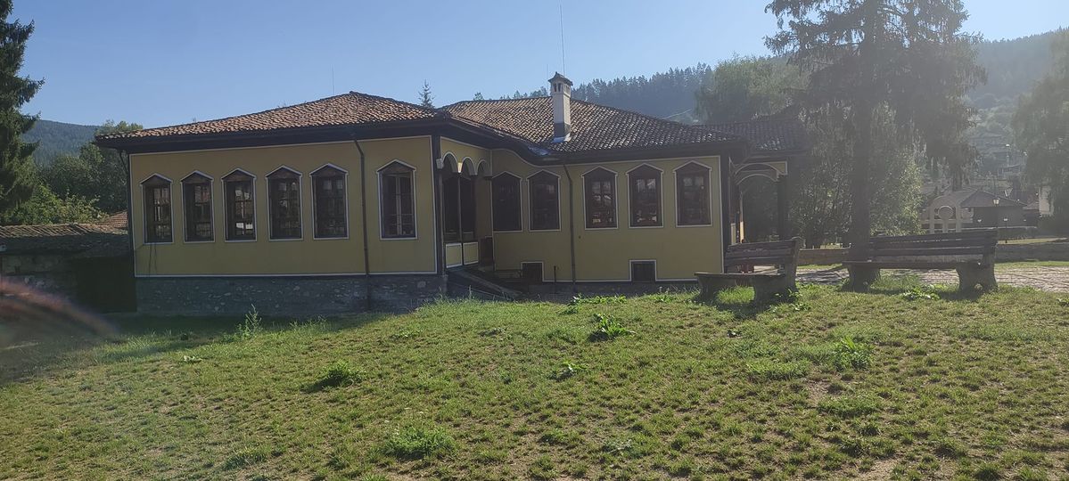 Това е първото класно училище, основано от Найден Геров, през далечната 1846 година, в Копривщица.