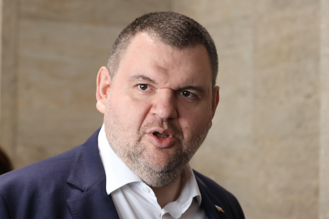 Пеевски: Борисов да си наглежда партията и да се освободи от комплексите си!