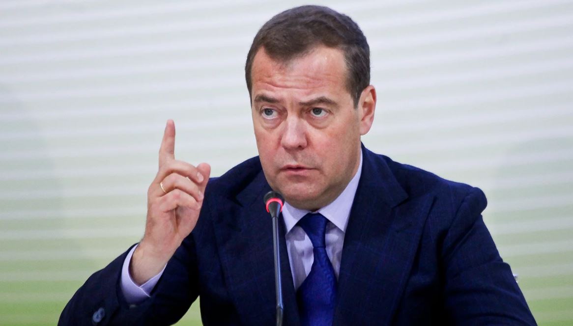 Медведев: Киевската клика ще обсъди в Париж колко гроба е готова да приеме Европа