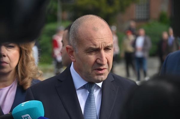 Президентът Радев: ЕНП обърна гръб на Борисов във Валенсия, а той си го изкара на летците и ВВС, като истеризира проблема с F-16