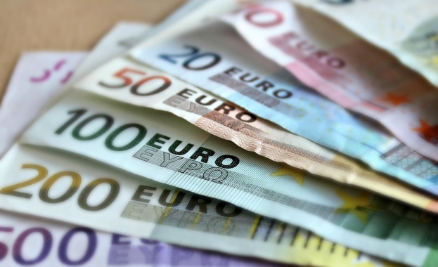 25% от депозитите на българите вече са в евро