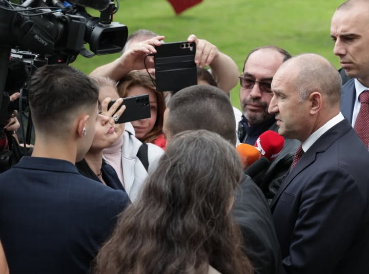 Президентът Радев: Българските правителства имат ангажимент към договор, сключен с ЕС, но техният най-голям ангажимент е към българските граждани.