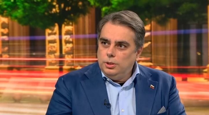 Асен Василев: Аз лично не искам да управлявам с ГЕРБ. От тях зависи отиваме ли пак на избори. Няма лидерска среща, защото Борисов го е страх