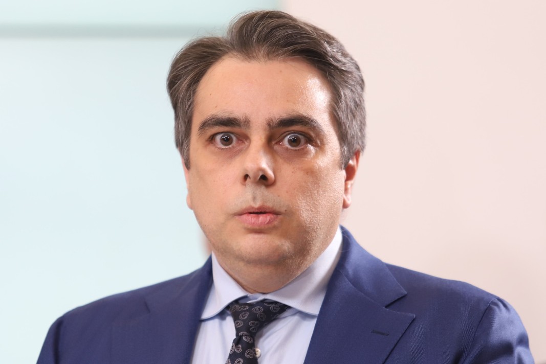 Асен Василев ще ръководи бюджетната комисия в НС, а Росен Желязков - правната