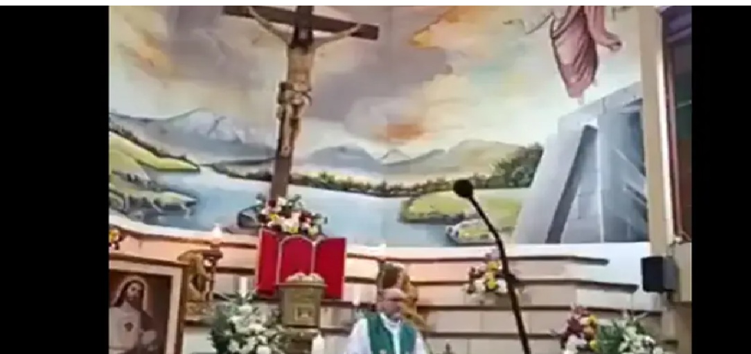 Кръст падна и уби свещеник по време на литургия