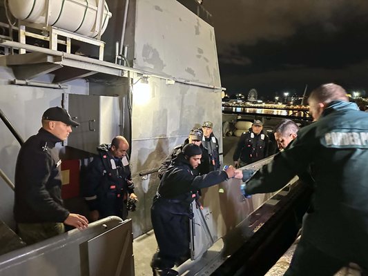Къде са Мохамед и Махмуд? Близки издирват изчезнали моряци от потъналия край Крапец кораб
