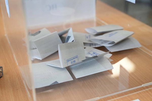 68% от гласовете във Франция са за тандема Гюров - Кандев