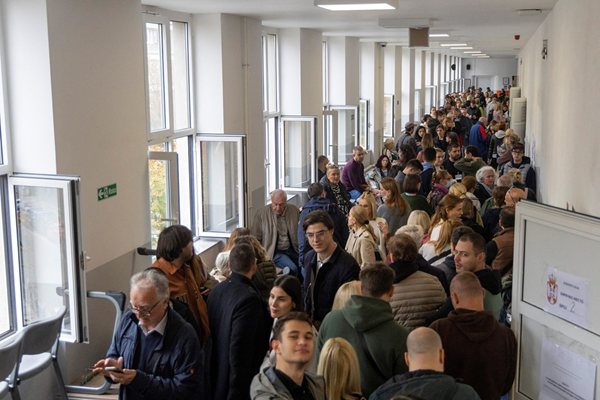 Над 4 млн. сърби гласуваха за най-голямата избирателна активност от разпадането на Югославия
