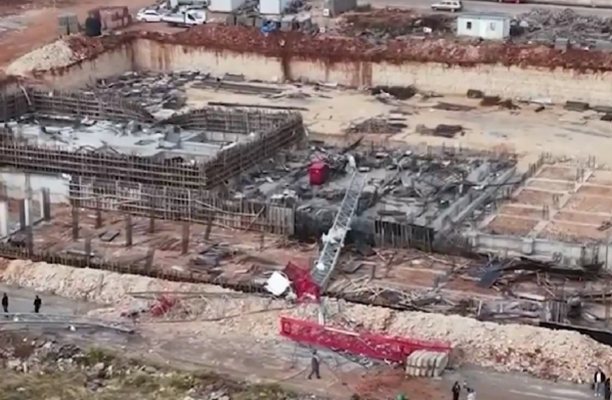 Торнадо уби 4 души в Анкара, съборени са фургони и строителен кран