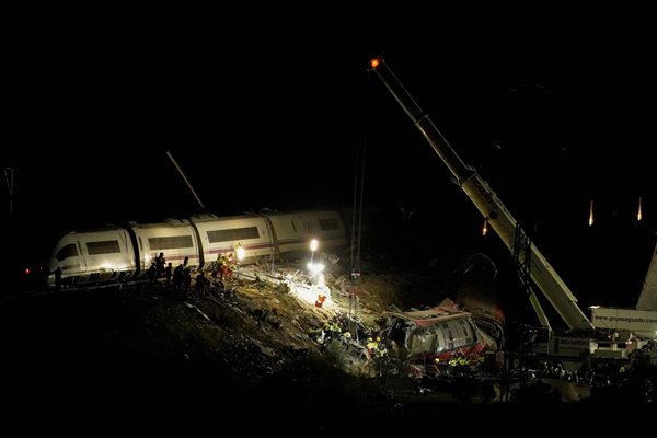 Испания е в тридневен траур след тежката катастрофа между два влака