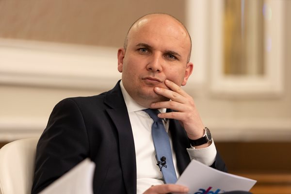 Илхан Кючюк: Има ли връзка Пеевски с разбитата печатница за фалшиви банкноти в Шумен, с които да се купуват гласове?