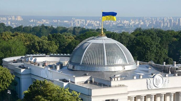 Върховната Рада на Украйна затваря заради опасност от атака, депутатите извеждат семействата си от района