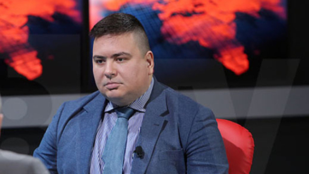 Не само заплатите. Учителят трябва да си върне авторитета и властта в класната стая