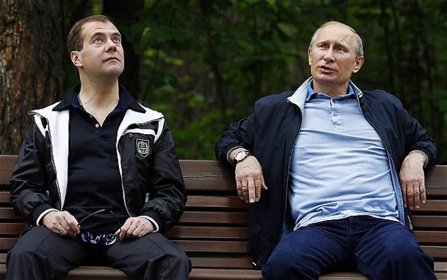Путин на Медведев думаше...