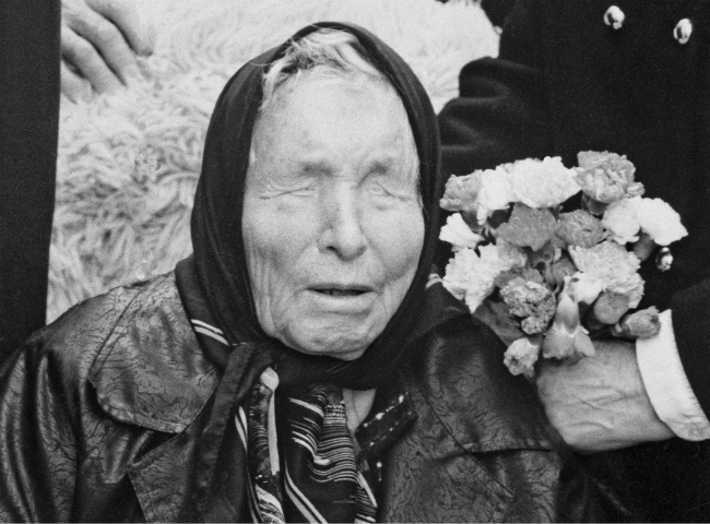 Руска телевизия: Ванга е шарлатанка?! Кой опровергава пророчицата...
