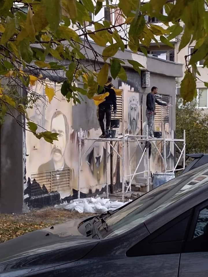 Патриотични графити загрозяват облика на квартала
