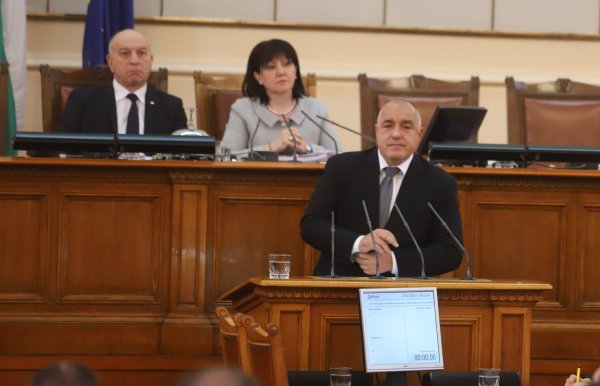 Трагичен Борисов пред парламента