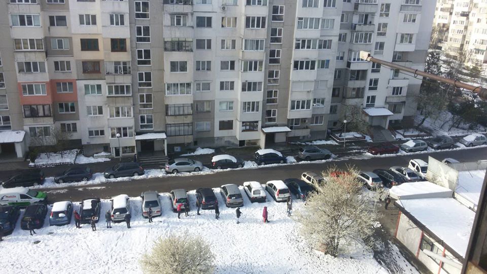 СНИМКА НА СЕДМИЦАТА: Чакащите безработни...