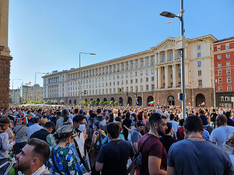 Дъното отдавна сме го стигнали