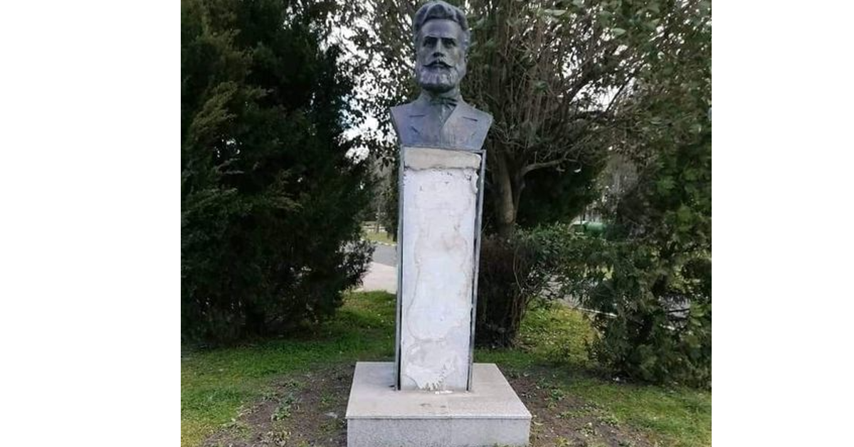 Кой и защо  посегна на Ботев?