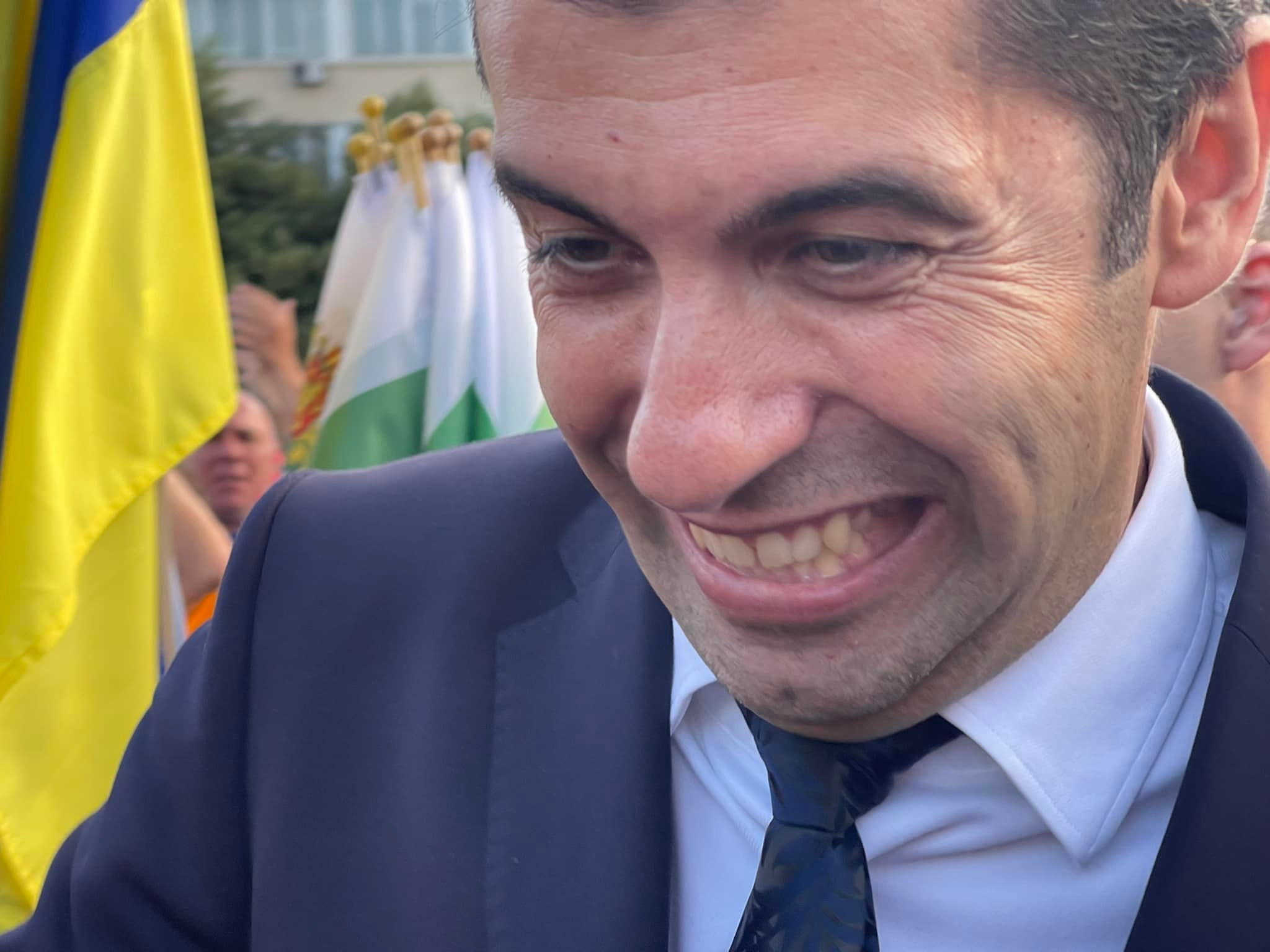 Два свята - непреодолимо разделени.