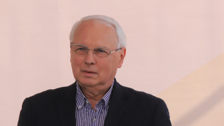 Велизар Енчев: Когато вършиш национално предателство, влизаш в историята, но с черни букви