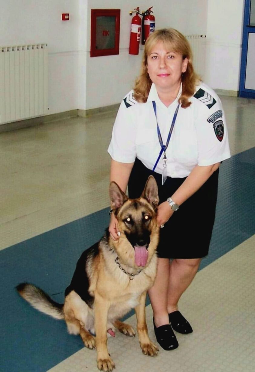 Полицайка за Симона Радева: Този, който я е назначил къде е блеел-не е ли видял,че това е танцьорка на пилон