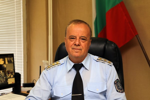 Пътна полиция може да те спре, да те провери, да ти състави акт, но не може да те задържи